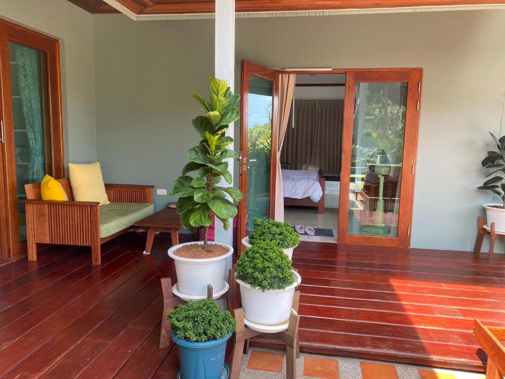 keio place, Thong Nai Pan Yai