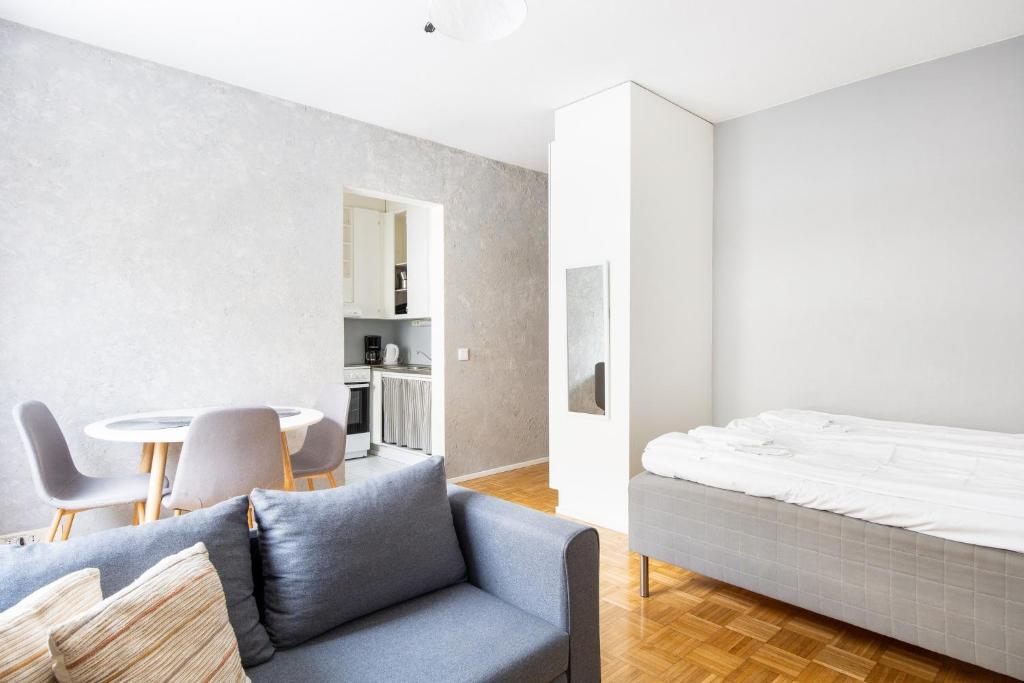 Private Flat, Balcony & Spacious Bathroom, Seamless Check in, Helsinky