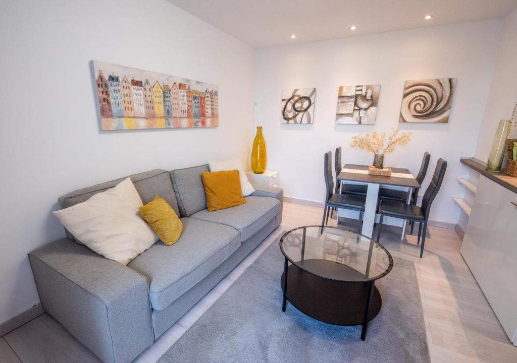 Two Bedroom apartment within Puerto Banus Marina - 3