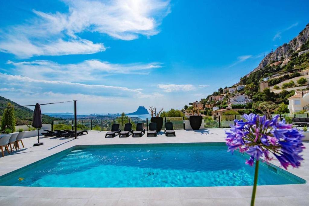 Luxury Villa with Stunning Mediterranean and Calpe - 1