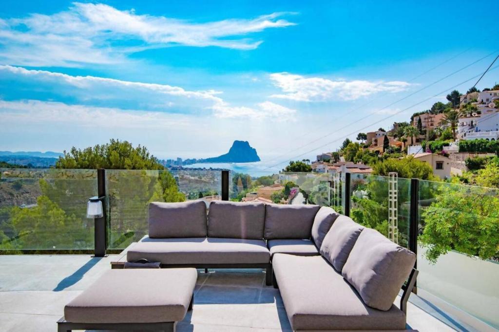 Luxury Villa with Stunning Mediterranean and Calpe - 2