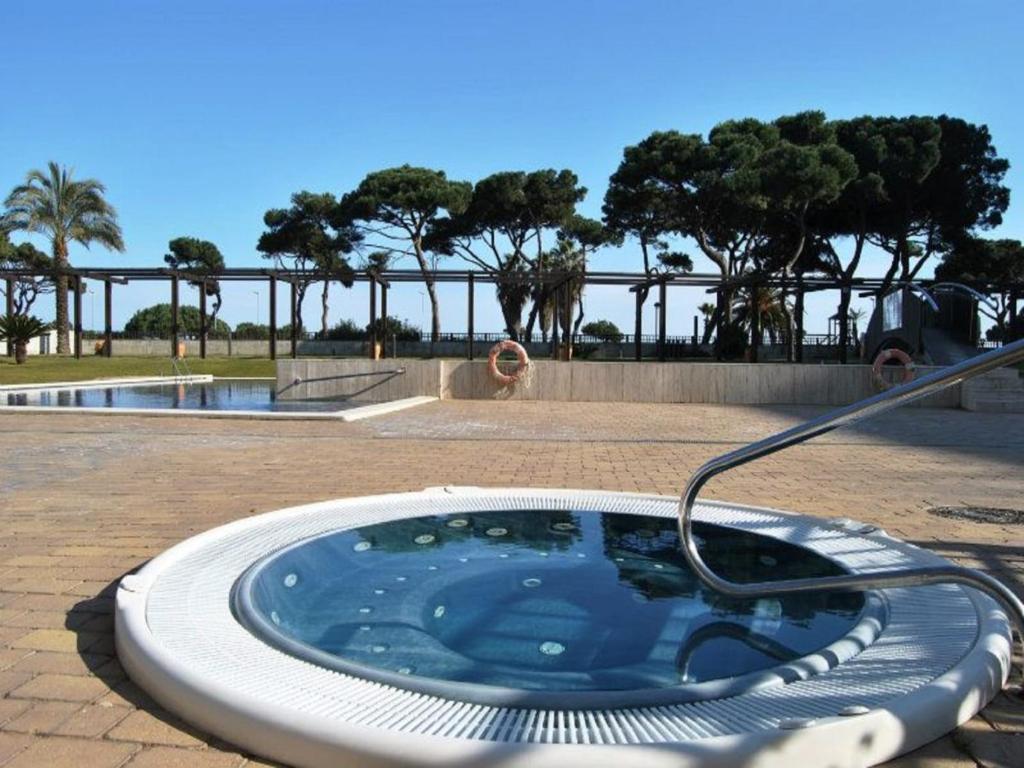 Beachfront Apartment with Pool and Garden S Abanell Blanes - 5
