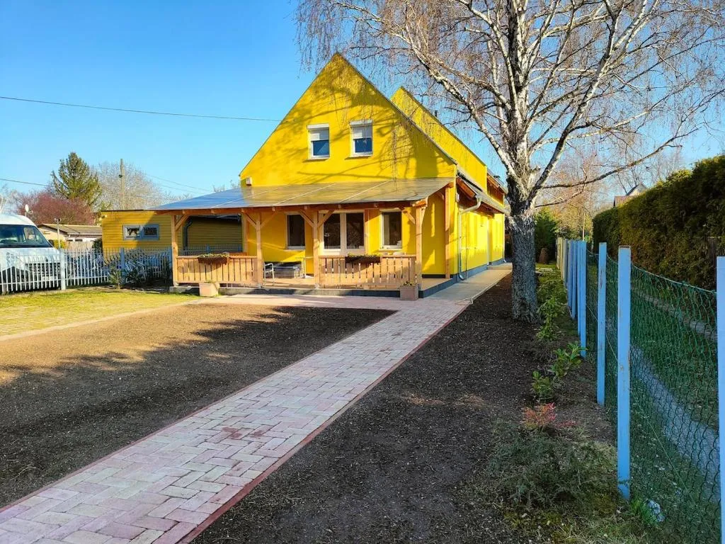 Nest Guesthouse-House for 16 people by the lake, hotel in Gárdony