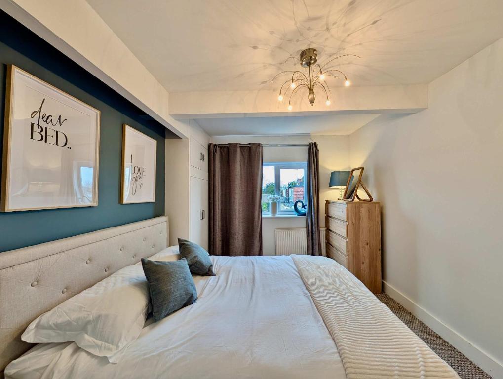 Stunning Property with Garden and Parking, Finchley