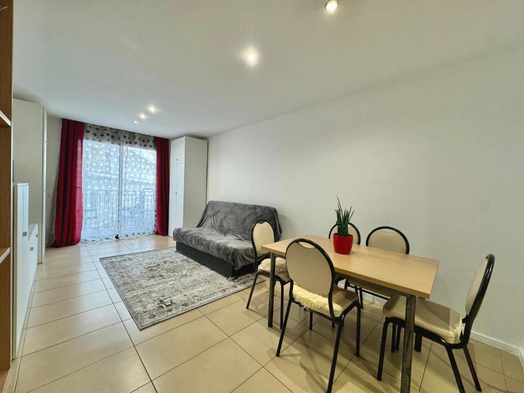 Trimar Central Beach Apartment & Parking - 4
