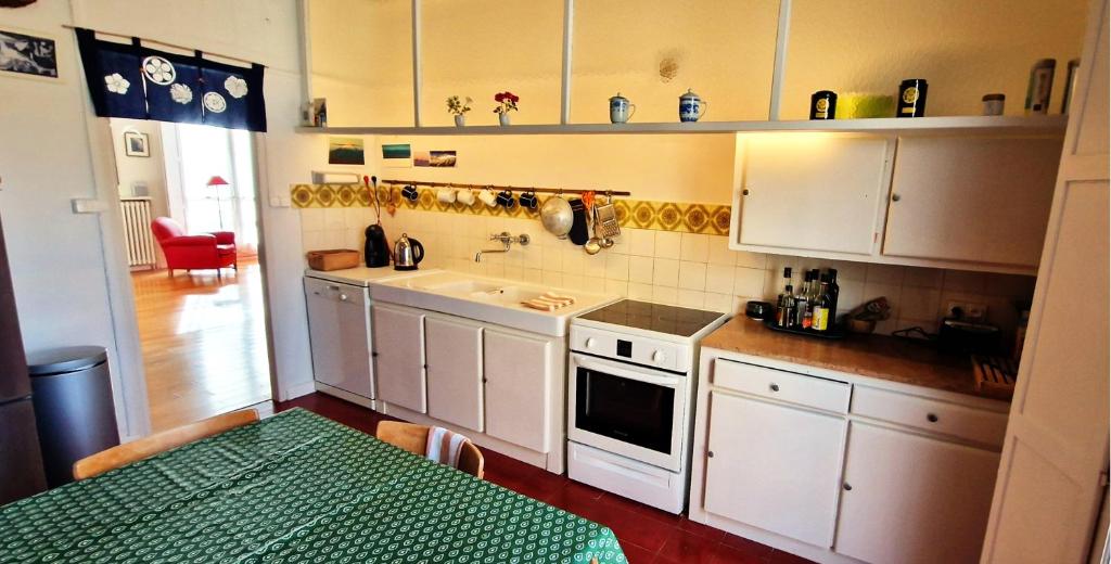 Spacious apartment 4 people parking, bright - 5
