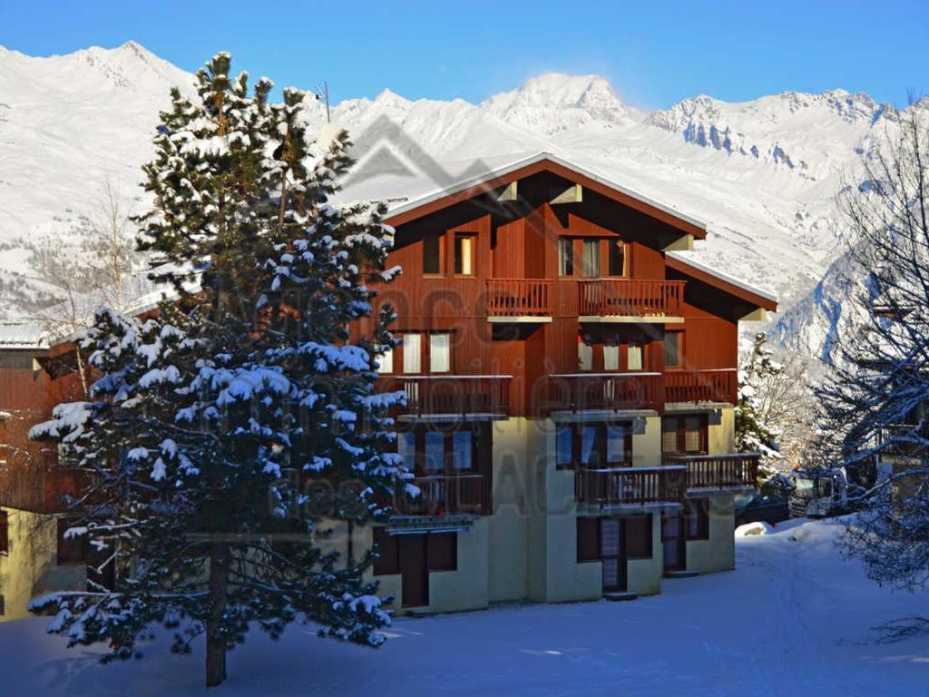 Montchavin: Studio cabine rénové équipé 3/4 pers, parking, proche pistes et commerces - FR-1-329-17 - 2