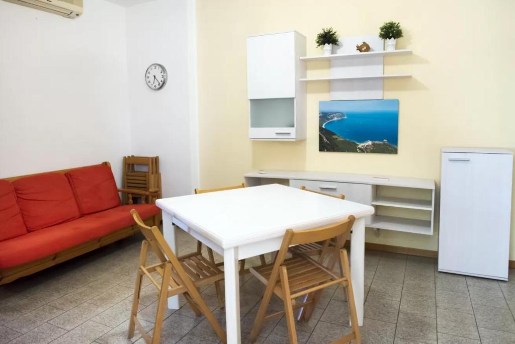 M253 - Marcelli, trilocale con terrazzo a 100mt dal mare - 2