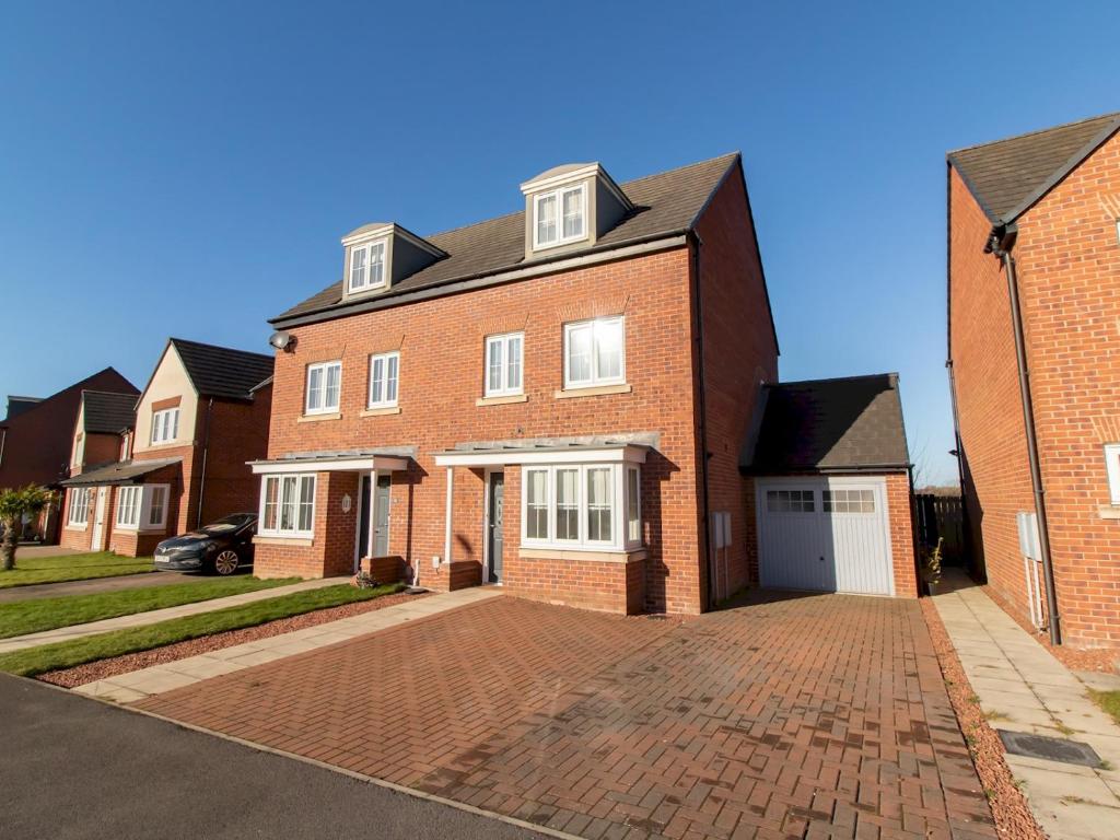 Pass the Keys Charming 4-Bedroom Home in the Heart of Coxhoe, Coxhoe