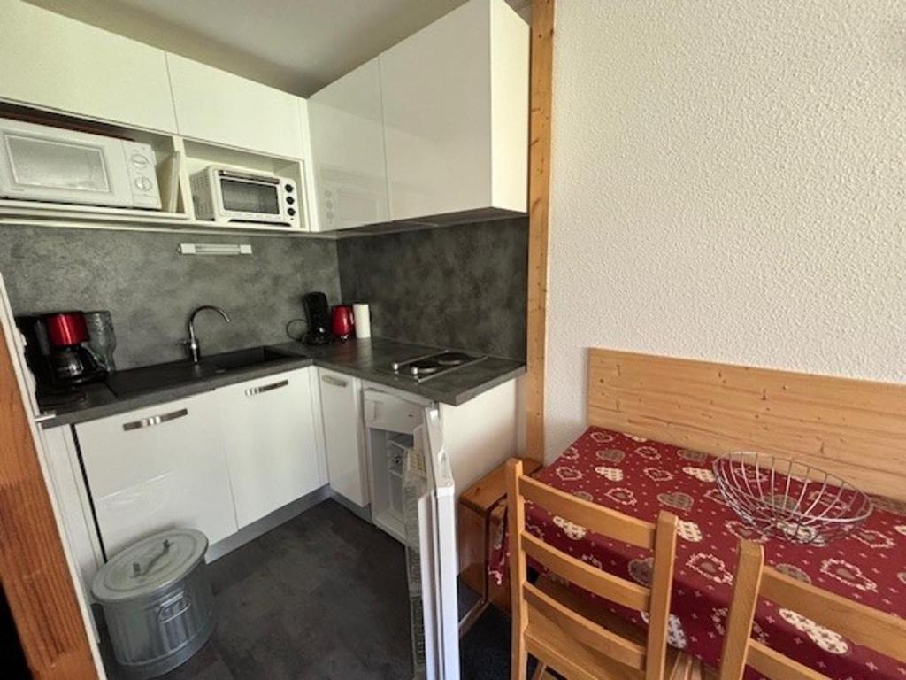 Studio cosy avec balcon, accès direct aux pistes, Wi-Fi gratuit - FR-1-449-51 - 4