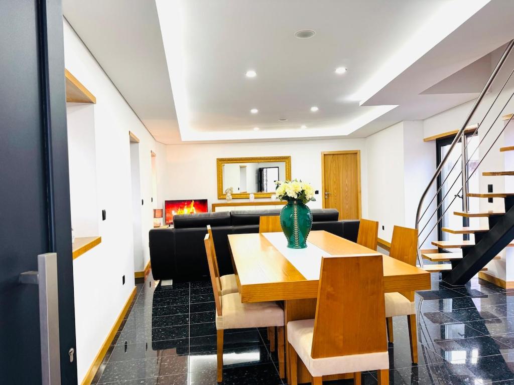 Golden Paradise, Esposende