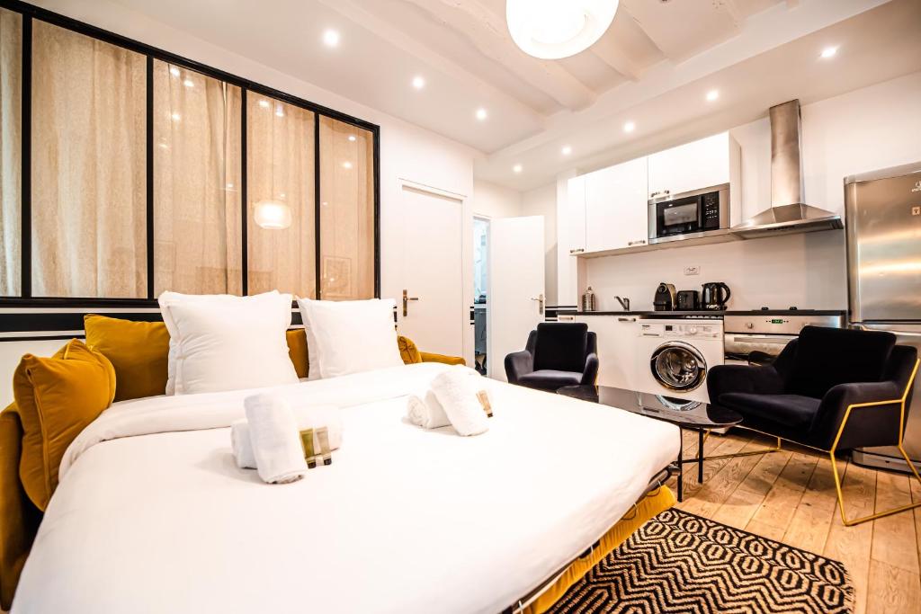 CIA - Bastille Coziness - 5