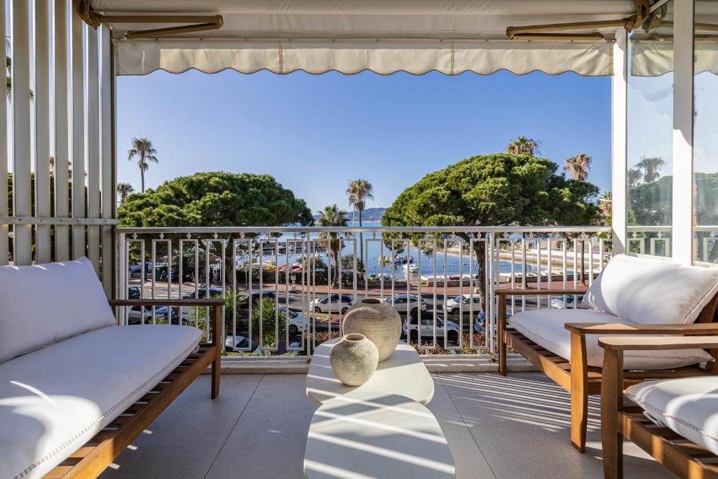REF 1979 - Cannes Palm beach- Sea view apartment for rent, Cannes