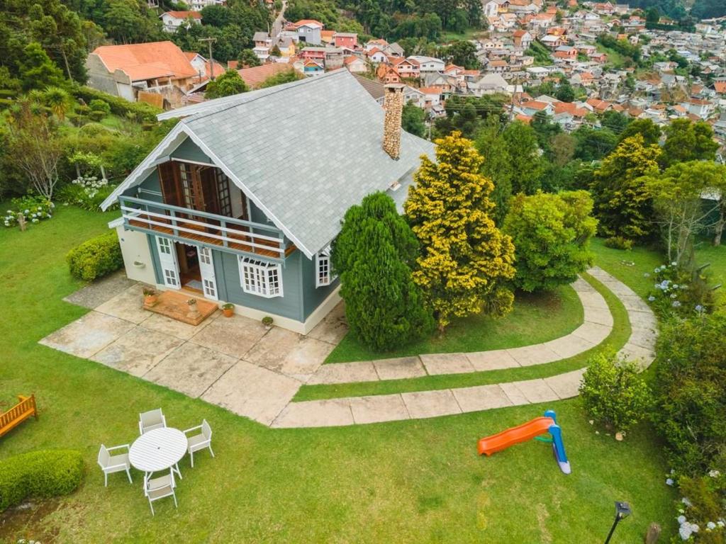 Amplo quintal, 4Q, 8min do Parque Capivari, Campos do Jordão