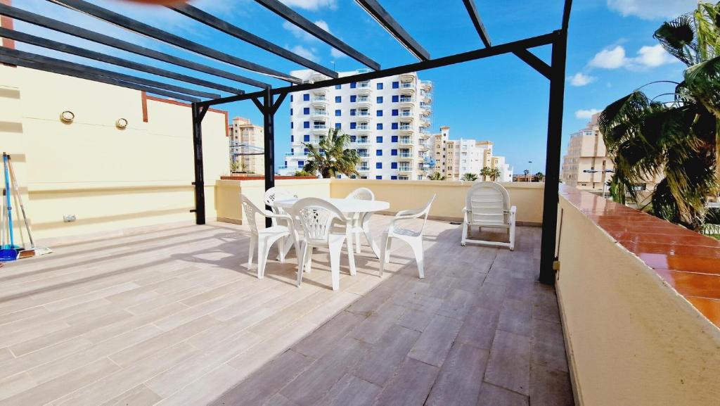Inmovecos Acogedor apartamento con piscina y amplia vista - 3