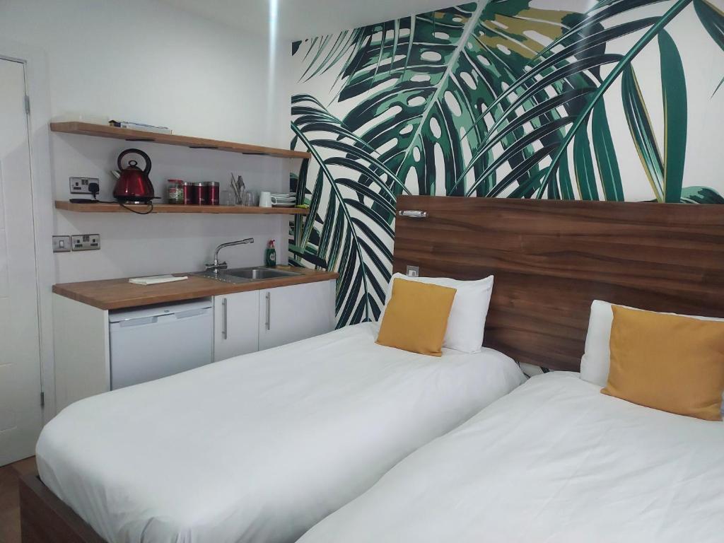 Heathrow Windsor Guest house with Airport parking, Slough