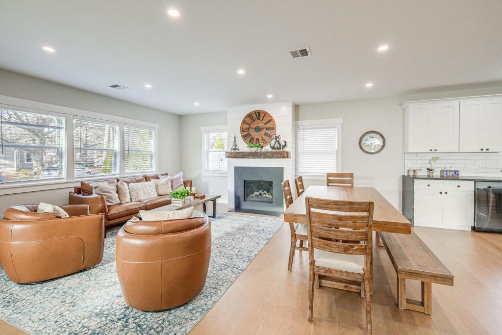 Modern Cape Cod Home with Patio 2 Mi to Beaches!, Hyannis