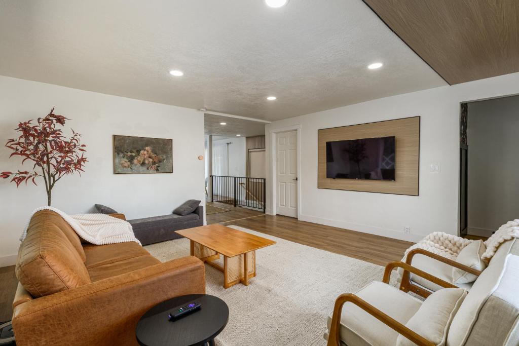 Touchdown Airport to Downtown at the Rose Garden, Salt Lake City