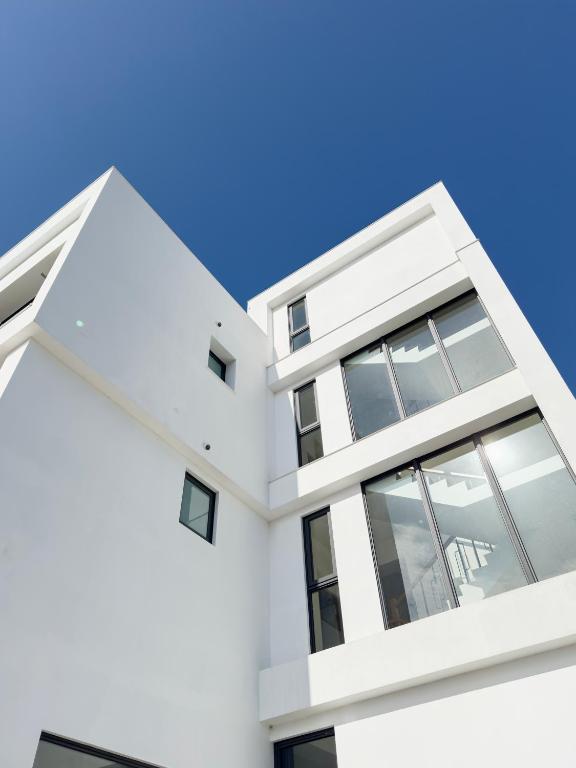 Walking along the field, Dongshan