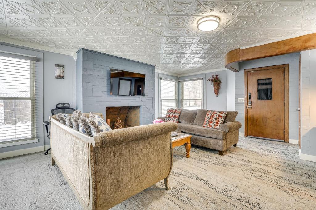 4 Mi to Dtwn Kalamazoo Central Apt, Kalamazoo