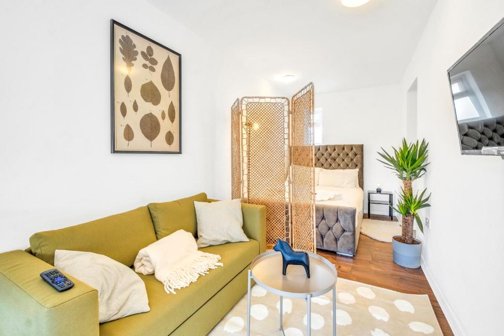 Lovely Studio sleeps 3 - Access to Wembley, 10 Min Tube, Free Parking, Christmas at Kew and Winter Wonderland, Colindale