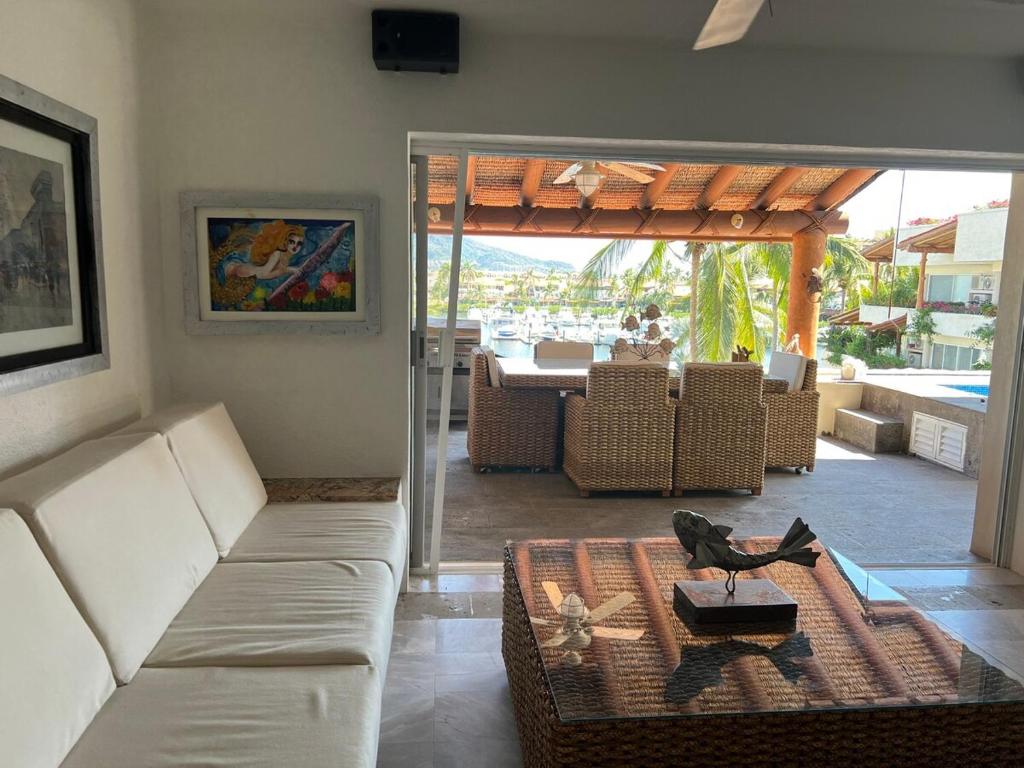 Spectacular apartment in Marina Ixtapa, Ixtapa