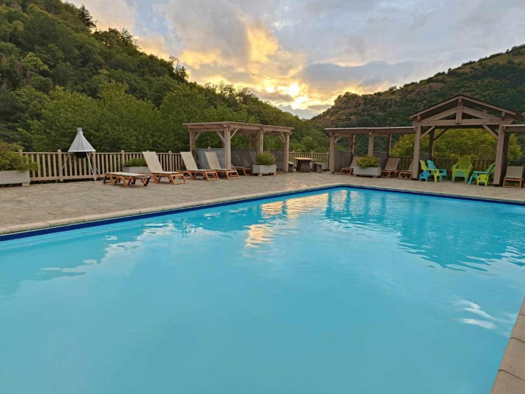 L'oustal, Lacrouzette