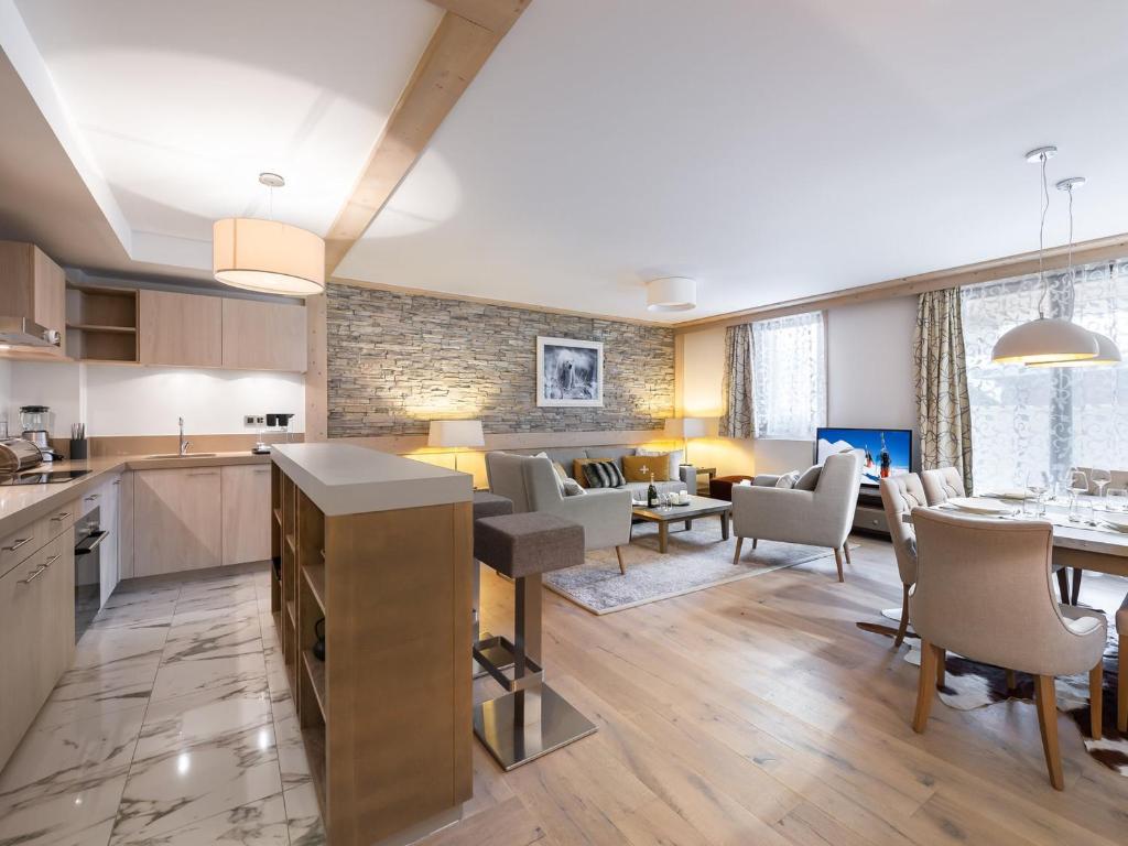 Appartement d'Exception - 3 Pièces - Proche Pistes et Commerces - Parking Inclus - FR-1-562-29, Courchevel