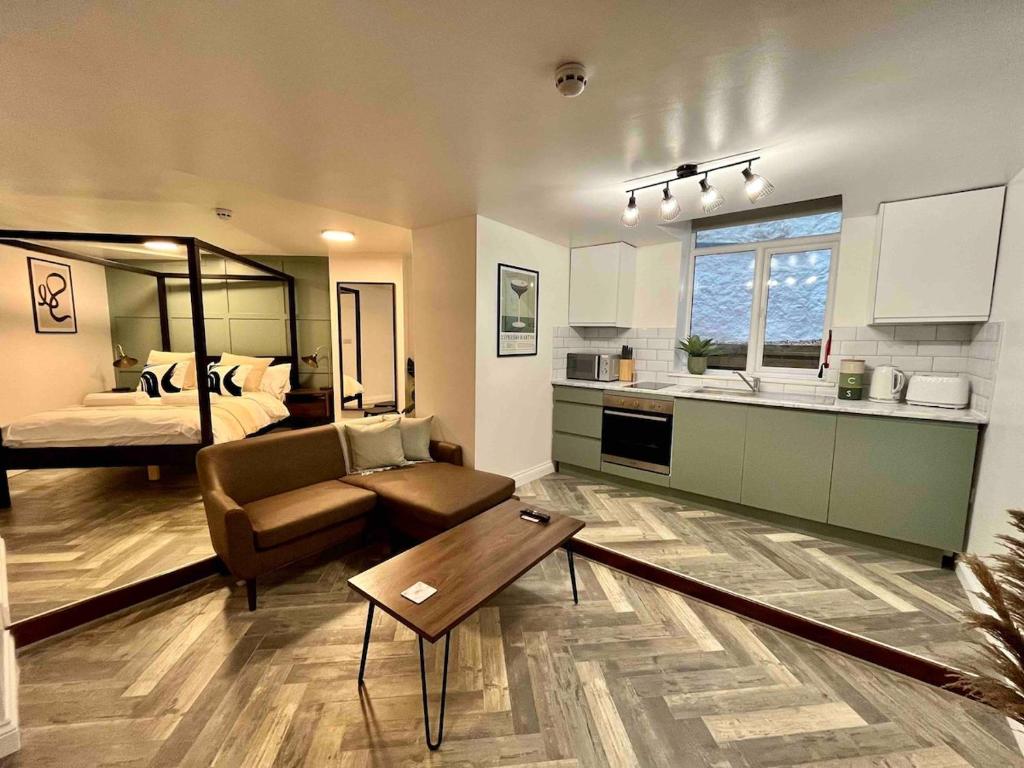 Stylish Studio Apartment on Torquay Harbourside!, Torquay