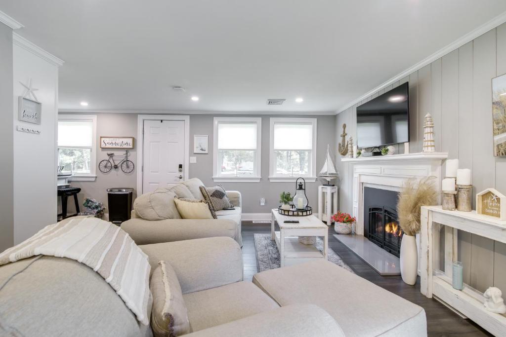 Walk to Beach Dennis Cottage with Deck!, South Dennis