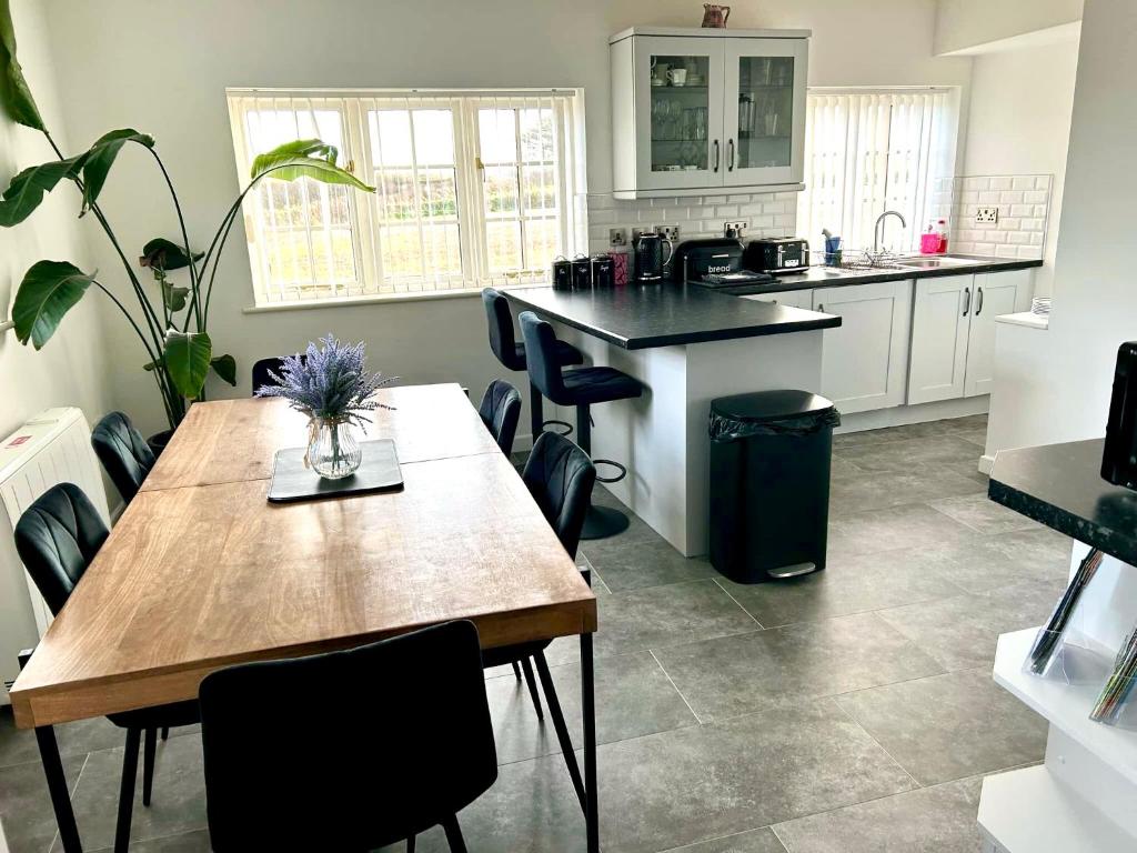 Spacious House with Balcony and Garden, Marazion photo 6