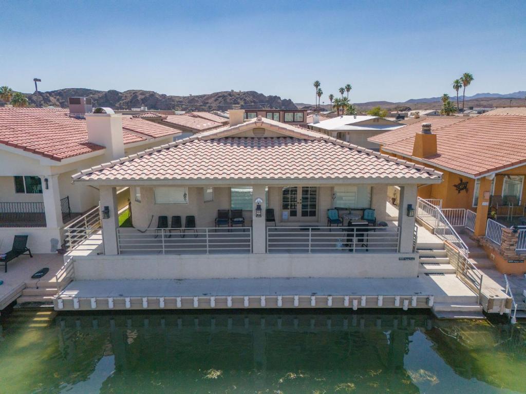 Oceans 11, 60-FT Dock, Parker