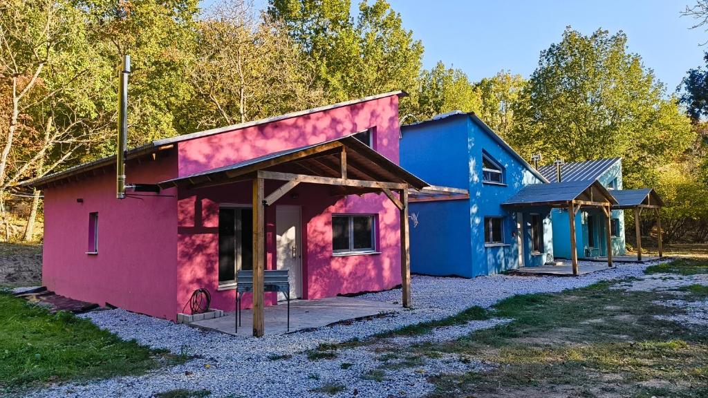 The cabins Project Σπίτια στο δάσος, Konstandiniá