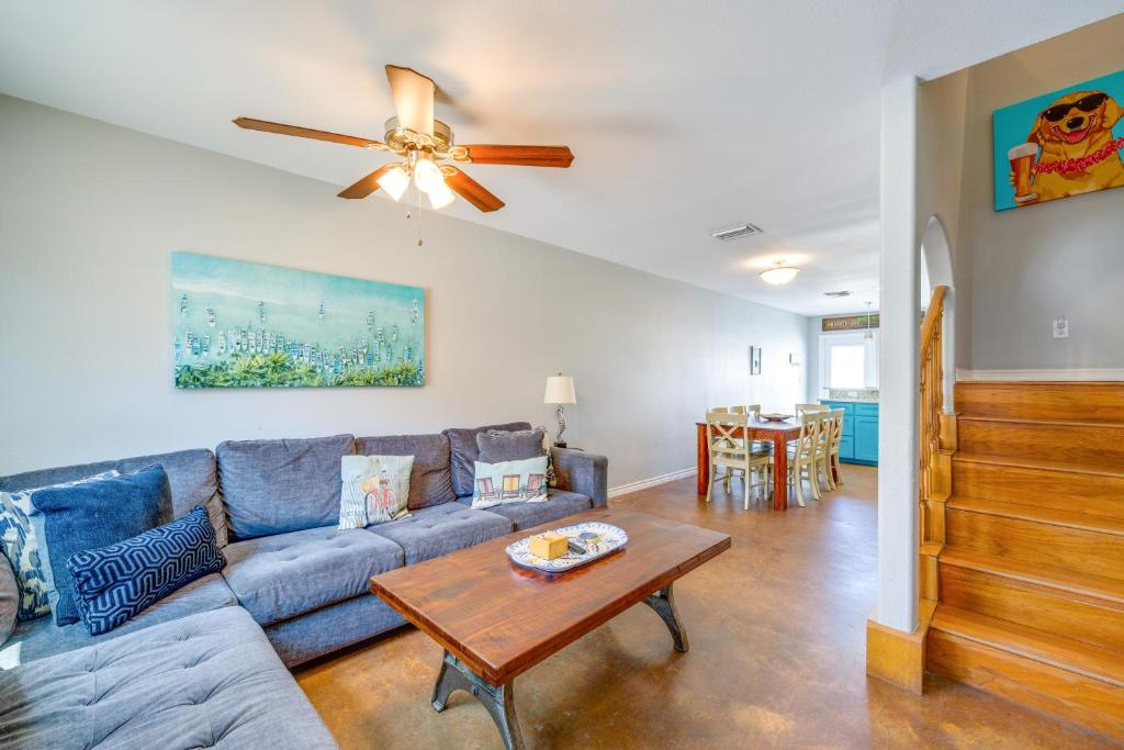 Steps to Beach and Pool Access Port Aransas Condo, Port Aransas