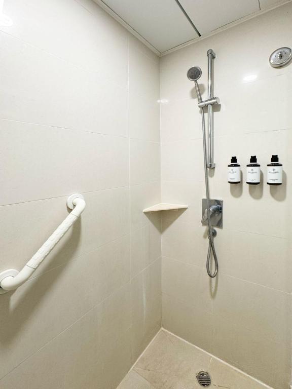 Hong Kong Metropark Hotel Kowloon Additional