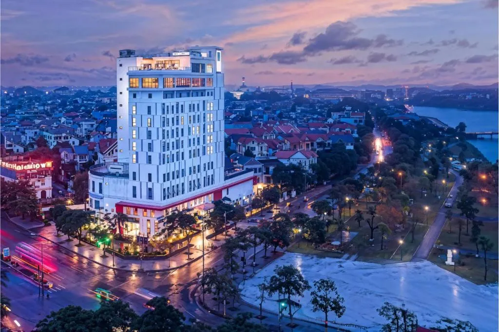 Khách Sạn X2 Vibe Việt Trì, hotel in Làng Tiên Cát