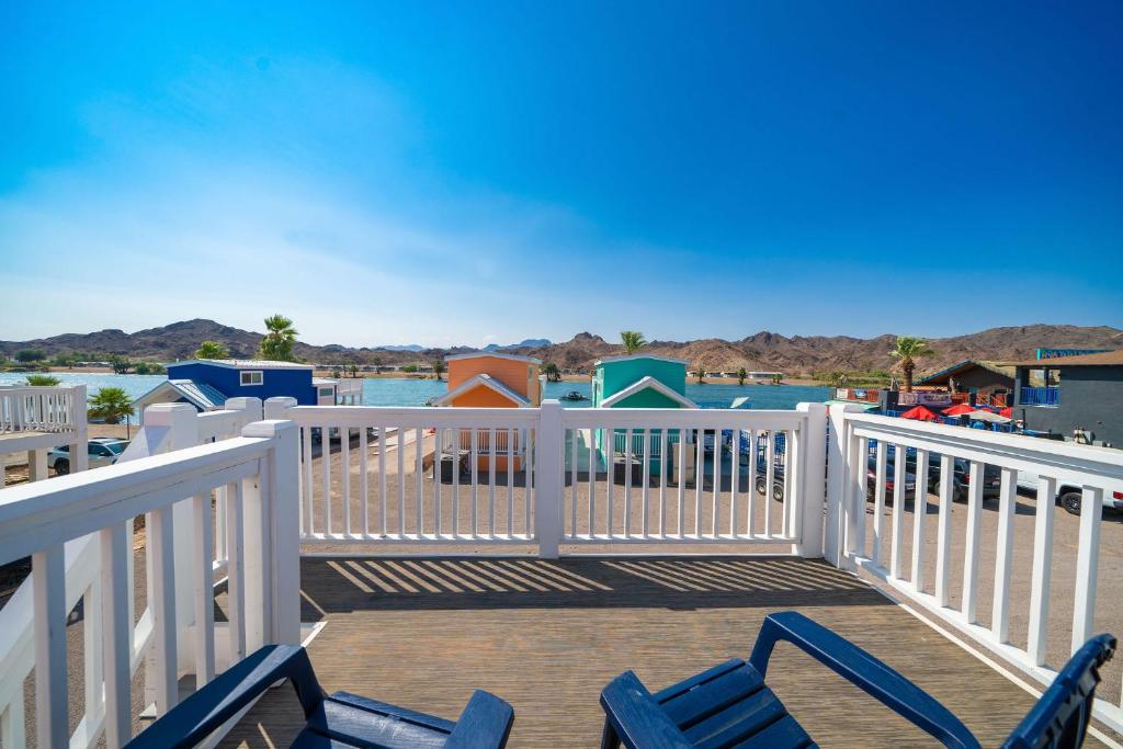 Hang Up and Hang Out, River Lodge Bungalow, Parker