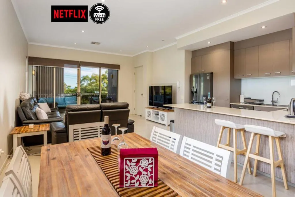 Keith's on Pumicestone, 1 of the 3 most popular units on Bribie，位于邦加里的酒店