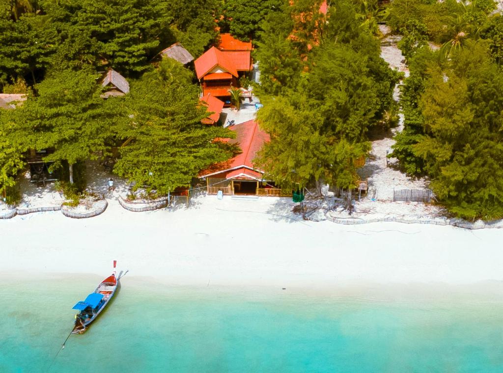 Exterior view, Coco Beach Bungalows in Ko Lipe