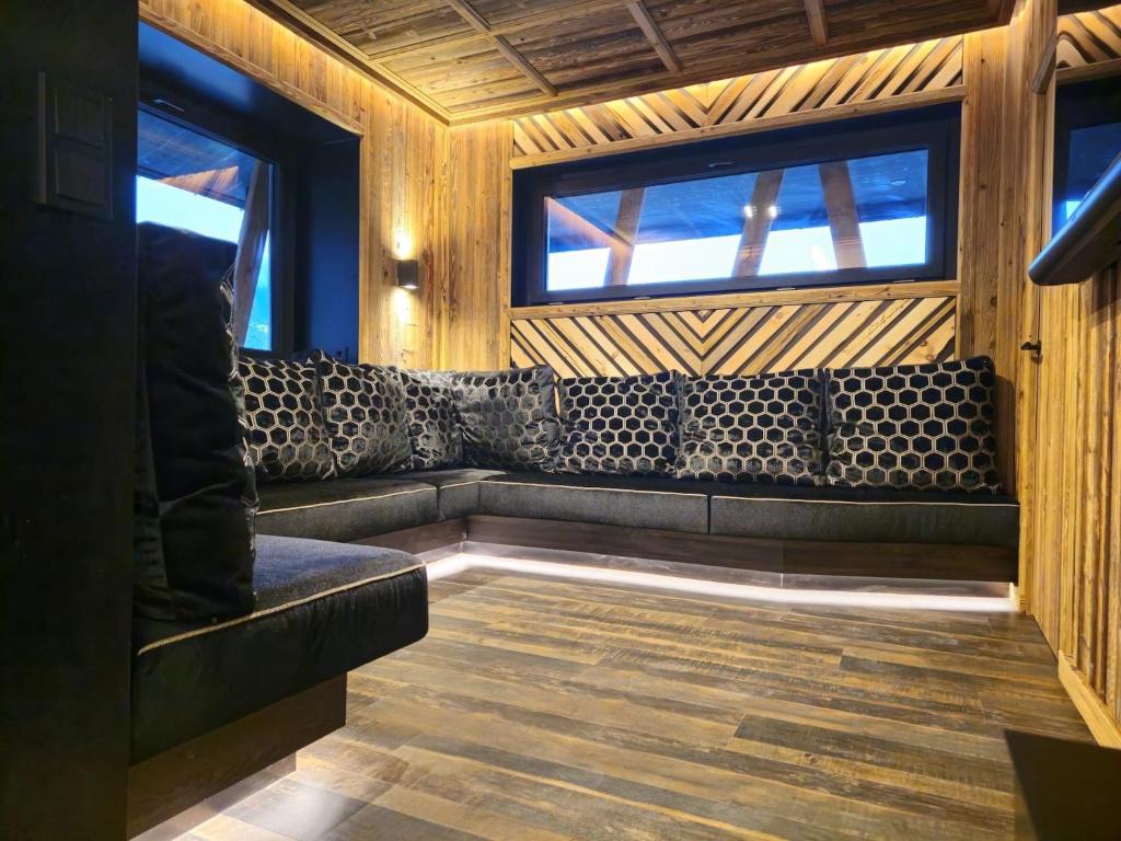 Chalet in Zillertal near Ski Slopes & Whirlpool - 3