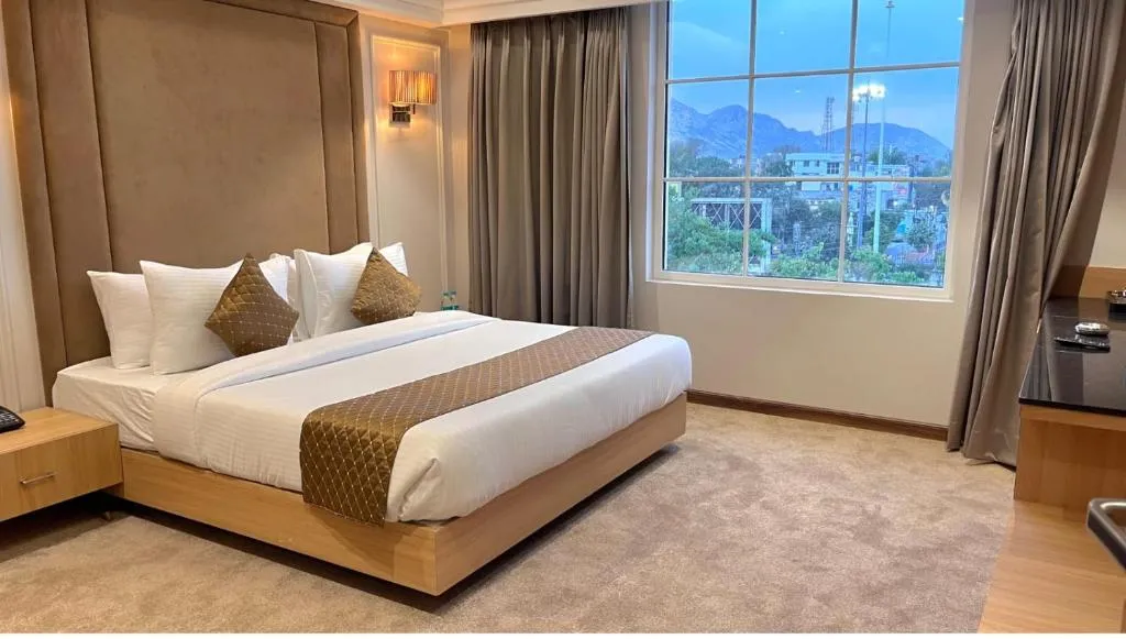 Hotel Alwar Royals，位于阿尔瓦尔的酒店