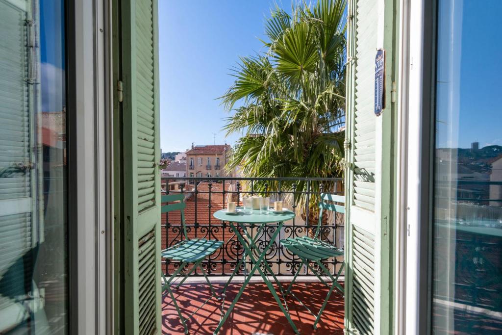 Modern 2-Br Apartment with Balconies 3 Min from Palais des Festivals - 2