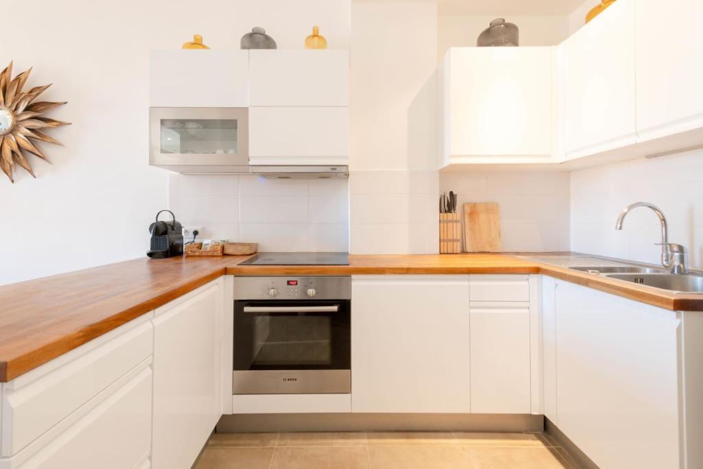 Modern 2-Br Apartment with Balconies 3 Min from Palais des Festivals - 4