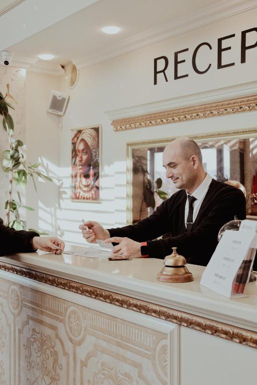 フロント・ロビー