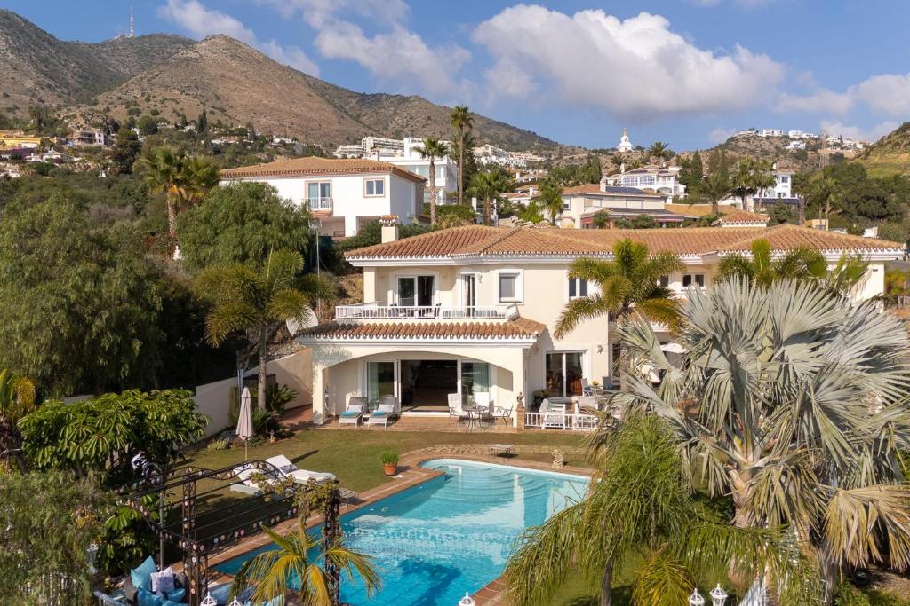 Your Private Paradise Luxurious Villa for Unforgettable Stays - 1