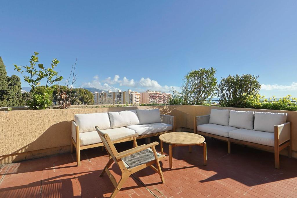Vue mer sublime, terrasse ensoleillée et parking - 2