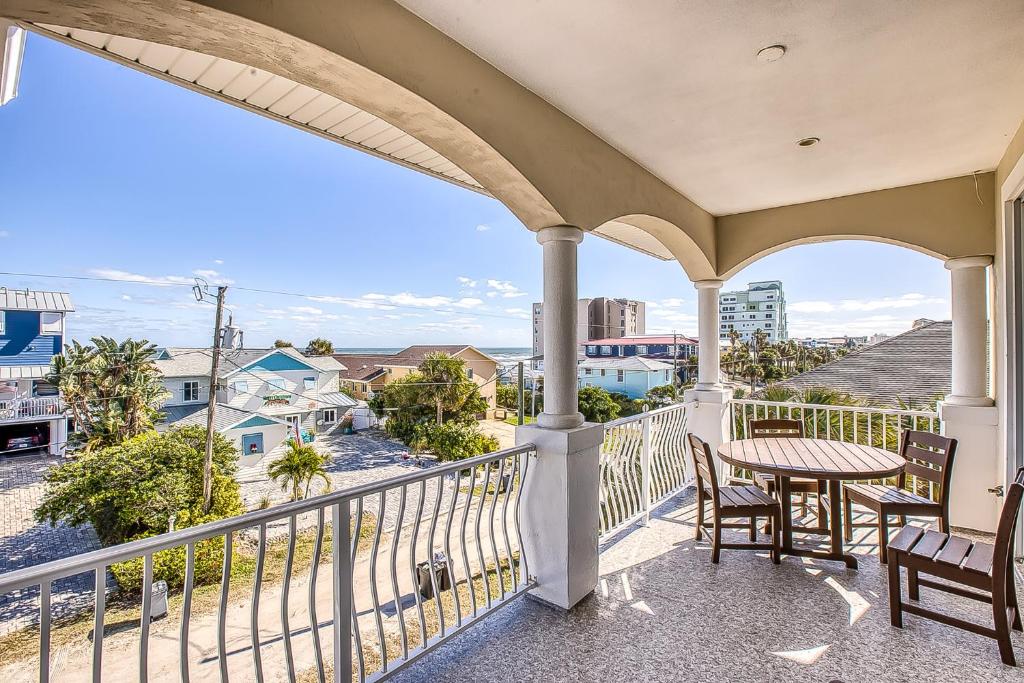 Oceanview Family & Pet-Friendly Escape, 300 Steps to Beach, 2608H, New Smyrna Beach