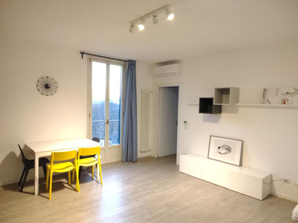 Milano Corvetto 7, Milán