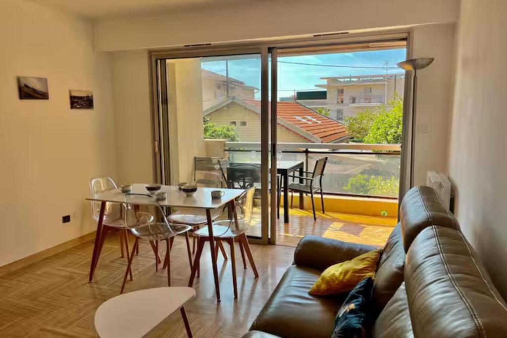 Bright T2 apartment 11 minutes from the beach, Cagnes-sur-Mer