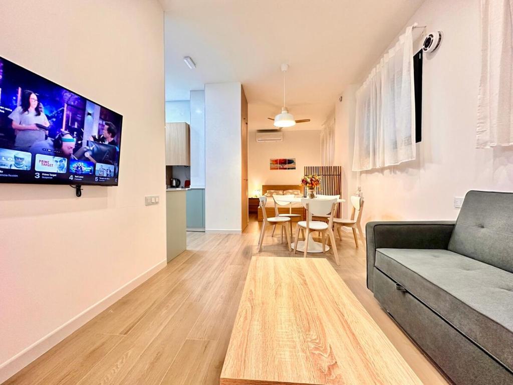 Valentia Modern and Comfortable Beachside Style, Valencie